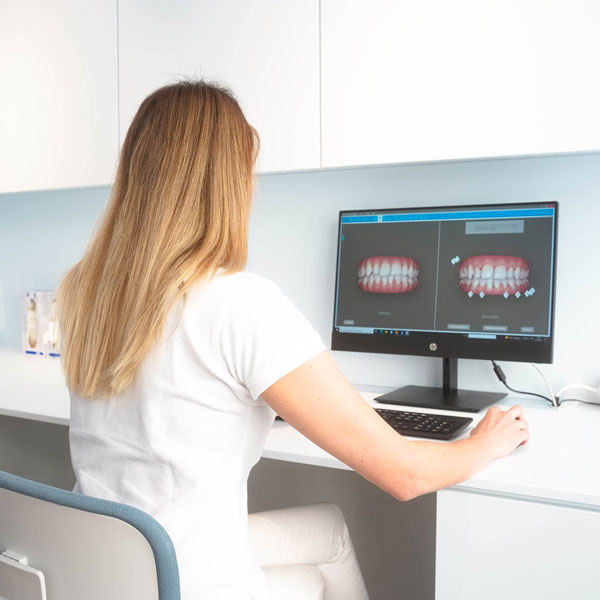 Expertise and guarantee of invisible braces at SayCheeese Vienna
